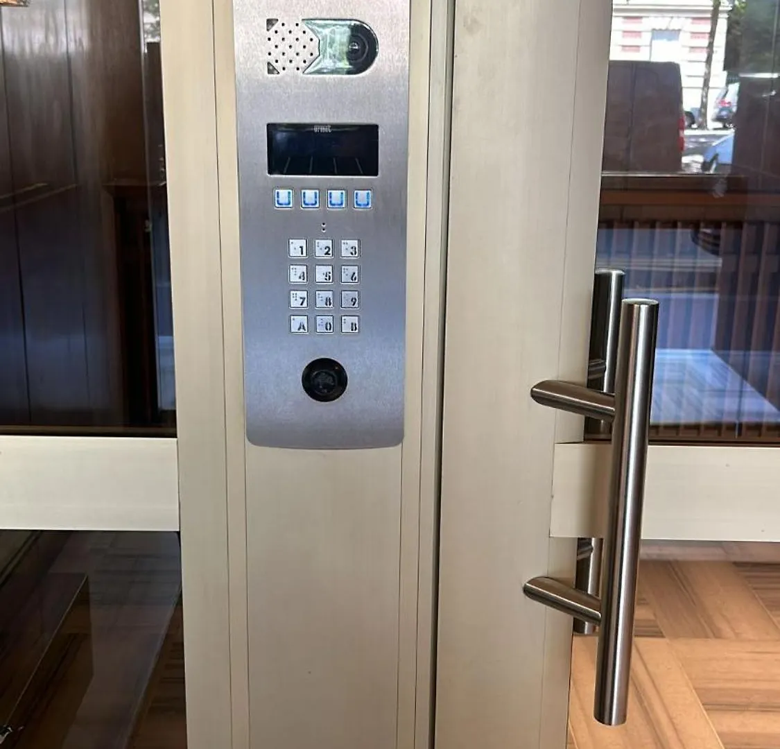 Apartment Studio Pour Deux Face A La Tour Eiffel Paris France